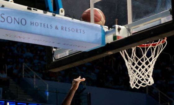 네이던의 돌파 골밑슛