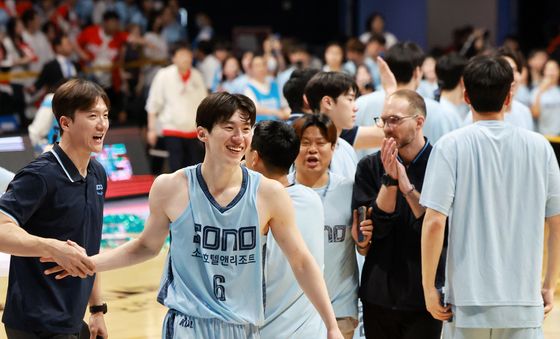 4강 확정짓고 기뻐하는 이정현