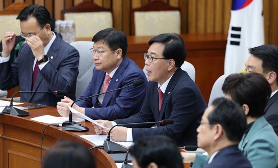 원내대책회의 발언하는 송언석 원내대표
