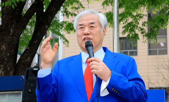 발언하는 전황훈 목사