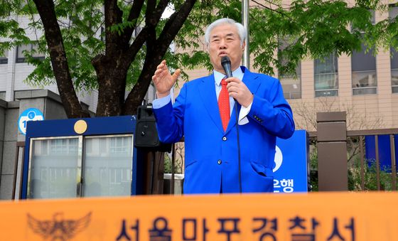 재판 출석 하기 전 발언하는 전광훈 목사