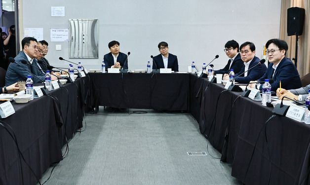 김정관 장관, 제1차 산업단지 AX 분과회의 참석