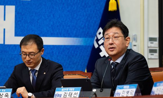 인사말하는 김태선 민주당 울산시당위원장