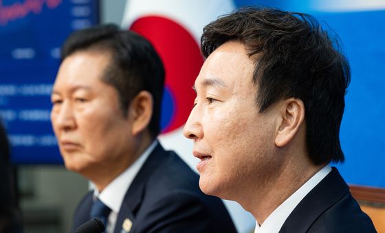 발언하는 전태진 변호사