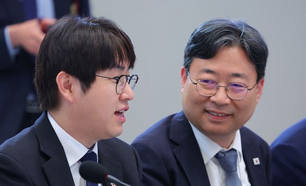 발언하는 하정우 AI미래기획수석