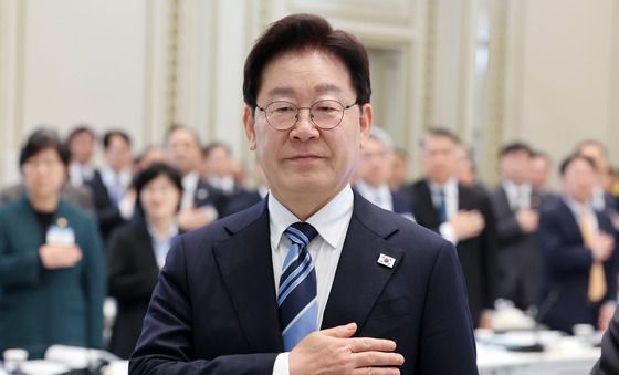 국민의례하는 이재명 대통령