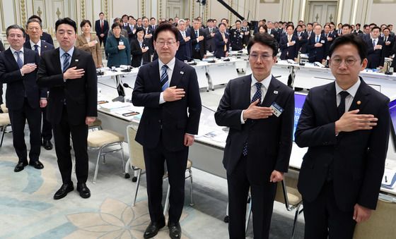 국민의례하는 이재명 대통령