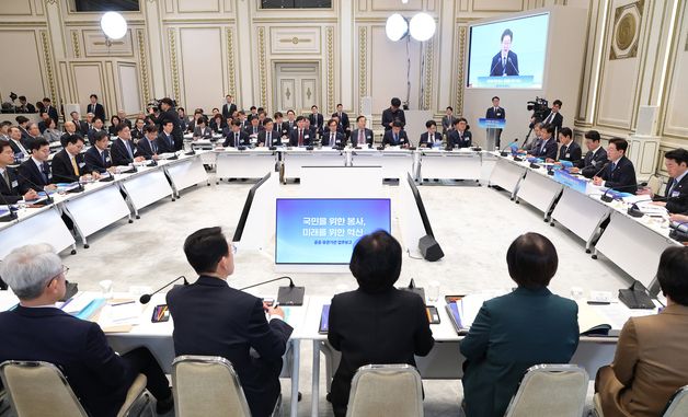 공공·유관기관 업무보고 발언하는 이재명 대통령