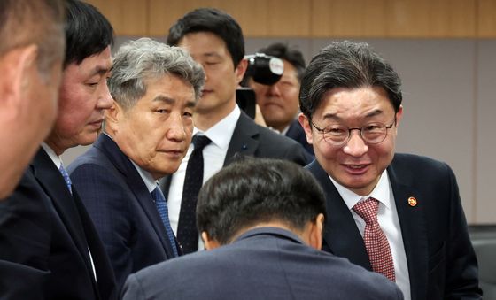 철강업계 만난 이억원 금융위원장