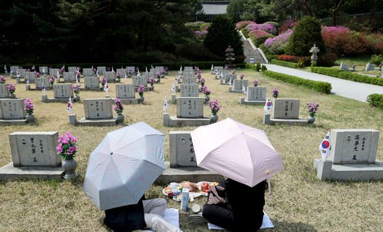 4.19민주묘지 찾은 유족