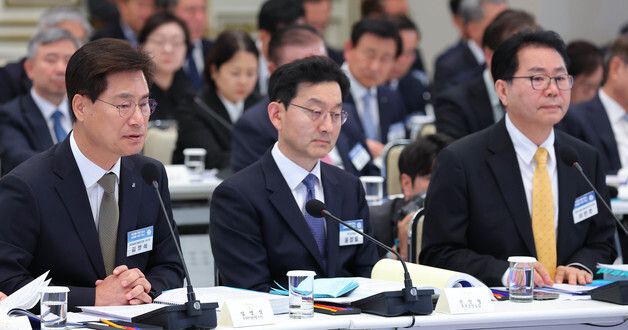 보고하는 김영식 이사장