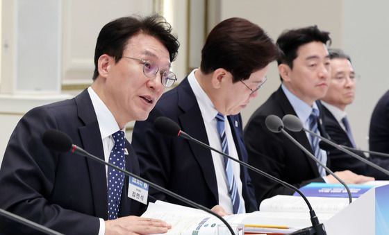 발언하는 김민석 총리