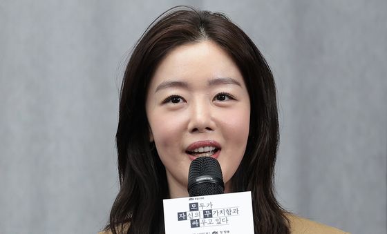 인사말 하는 한선화