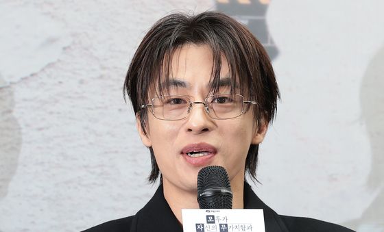 인사말 하는 구교환