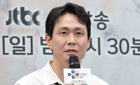 인사말 하는 오정세