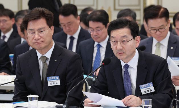 업무보고 하는 윤창렬 국무조정실장