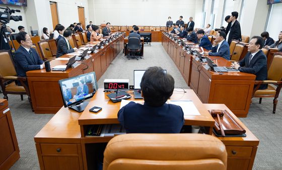 신현송 한은총재 후보자 인사청문경과보고서 채택 찬반 토론하는 여야