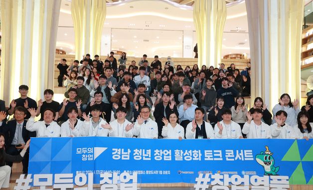 기념촬영 하는 한성숙 장관