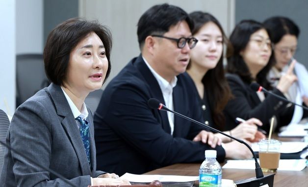 제1차 중앙의료급여심의위원회 발언하는 이스란 제1차관