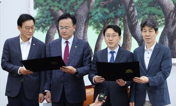 합의문 발표하는 천준호·유상범