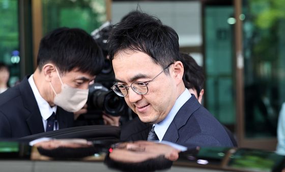 청사 나서는 구자현 검찰총장 직무대행