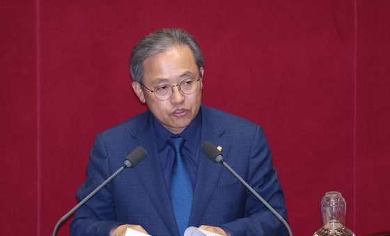 공직선거법 개정안 제안 설명하는 송기헌 위원장