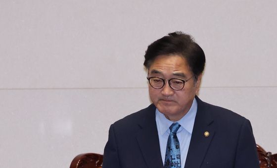 공직선거법 개정안 통과 알리는 우원식 의장