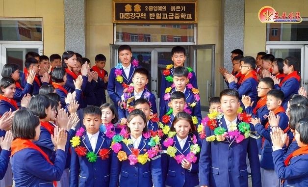 국경 초소들도 자원진출하는 황해북도 학생들