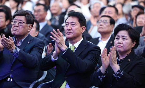 손뼉치는 오세훈 서울시장