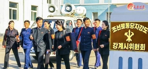 北 강계시 선동대원 "근로자 혁명 열의 불러일으킬 생산 현장으로"