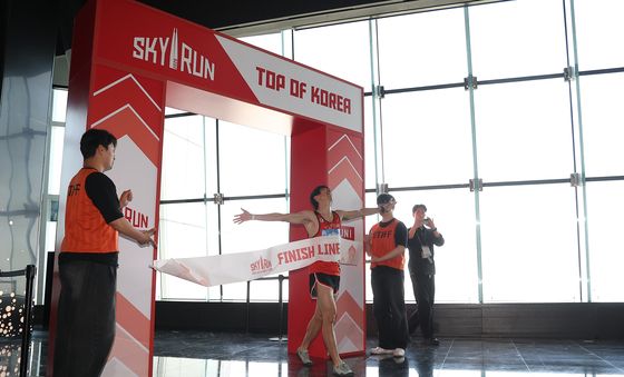 '롯데월드타워 뛰어서 완주했어요'
