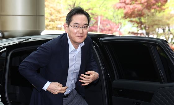 인도 순방 경제사절단 동행위해 출국하는 이재용 회장