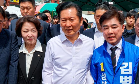 추미애·김병욱 후보와 모란 민속5일장 찾은 정청래 대표