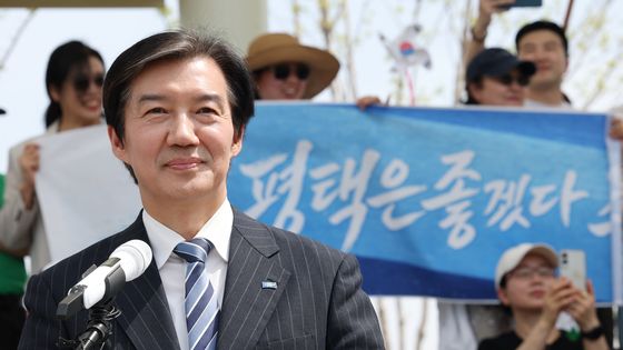 평택 고덕 방문한 조국