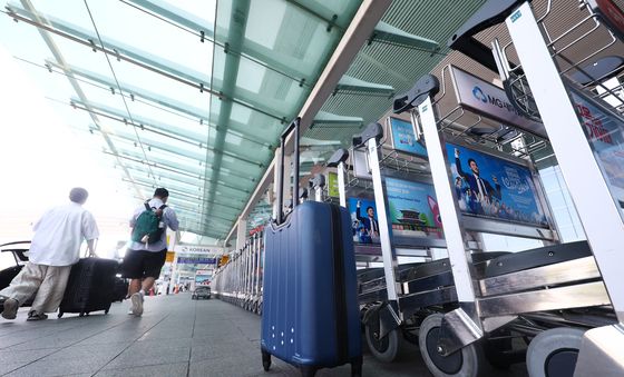 고유가에 유류할증료 폭탄…위축되는 여행심리