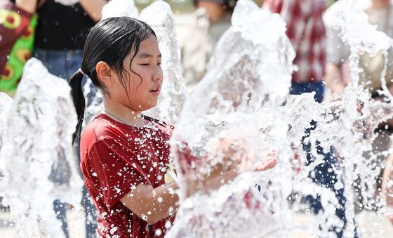 더위 날리는 물놀이