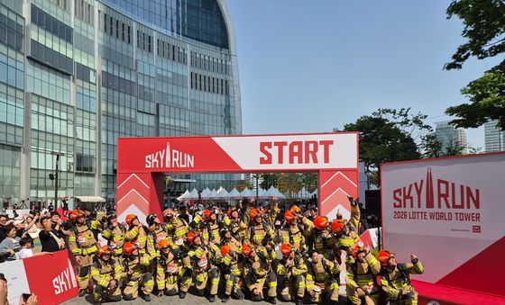 서울소방재난본부, 초고층건축물 비상계단 활용 특별구조훈련 실시