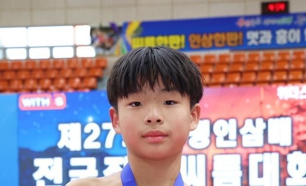 초등부 경장급 1위 차지한 박애찬