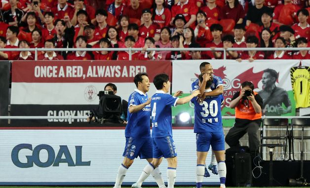 전반 앞서가는 수원 삼성