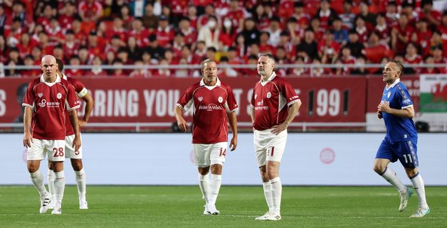 초반 실점에 아쉬워하는 OGFC