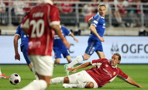 '리즈 시절' 앨런 스미스, 현역처럼 저돌적인 태클