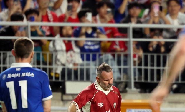 긱스, 현역 못지 않은 날카로운 왼발킥