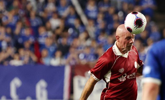 대런 깁슨, 내 머리가 먼저!