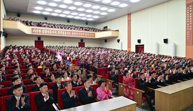 北, 순천 천성청년탄광에 '공동순회우승기' 수여