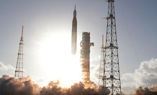 美 유인탐사선 아르테미스 2호 발사