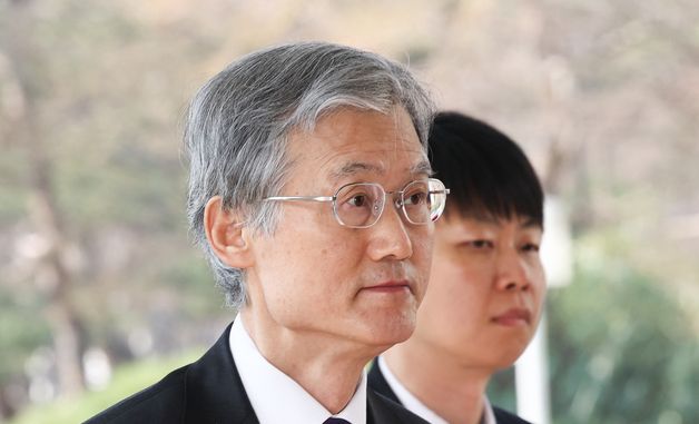 출근하는 조희대 대법원장