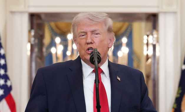 트럼프 "2~3주간 극도로 강력하게 타격…석기시대로 돌려보낼 것"