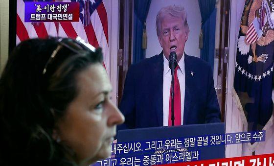 트럼프 대국민 연설에 외국인 관광객도 관심