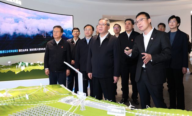 [포토] 신형 전력망 건설 계획 청취하는 中 리창 총리