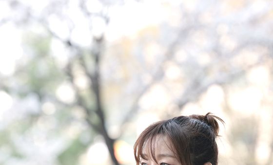 예지원, 벚꽃 아래 눈부신 홍도